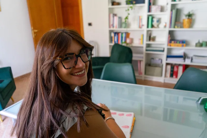La Dott.ssa Sara Bochicchio nel suo studio a Bussolengo (VR)
